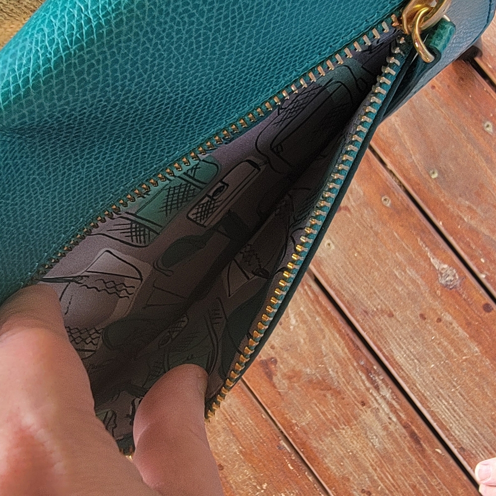 Vera Bradley Tess Crossbody - Picture 5 of 16